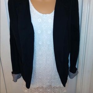 White lace detailed tank top!